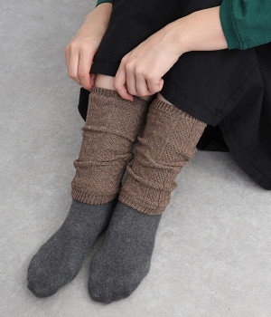 内側シルク2重編み　毛混のレッグウォーマー　編み柄