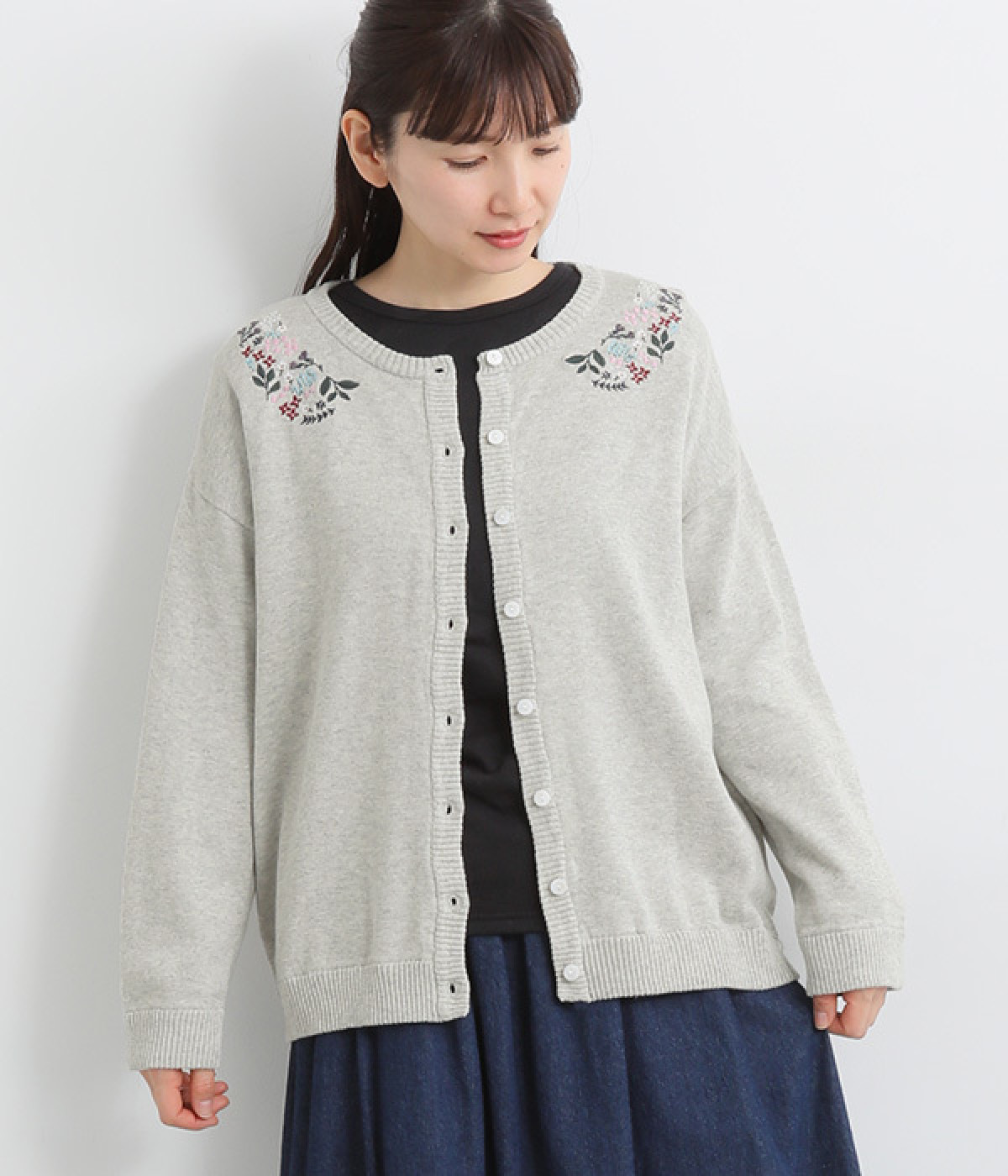 SALE✩.*˚Emago 綿100% 襟まわり フラワー刺繍カーディガン コットンニット襟まわりフラワー刺繍カーディガン（Emago）の