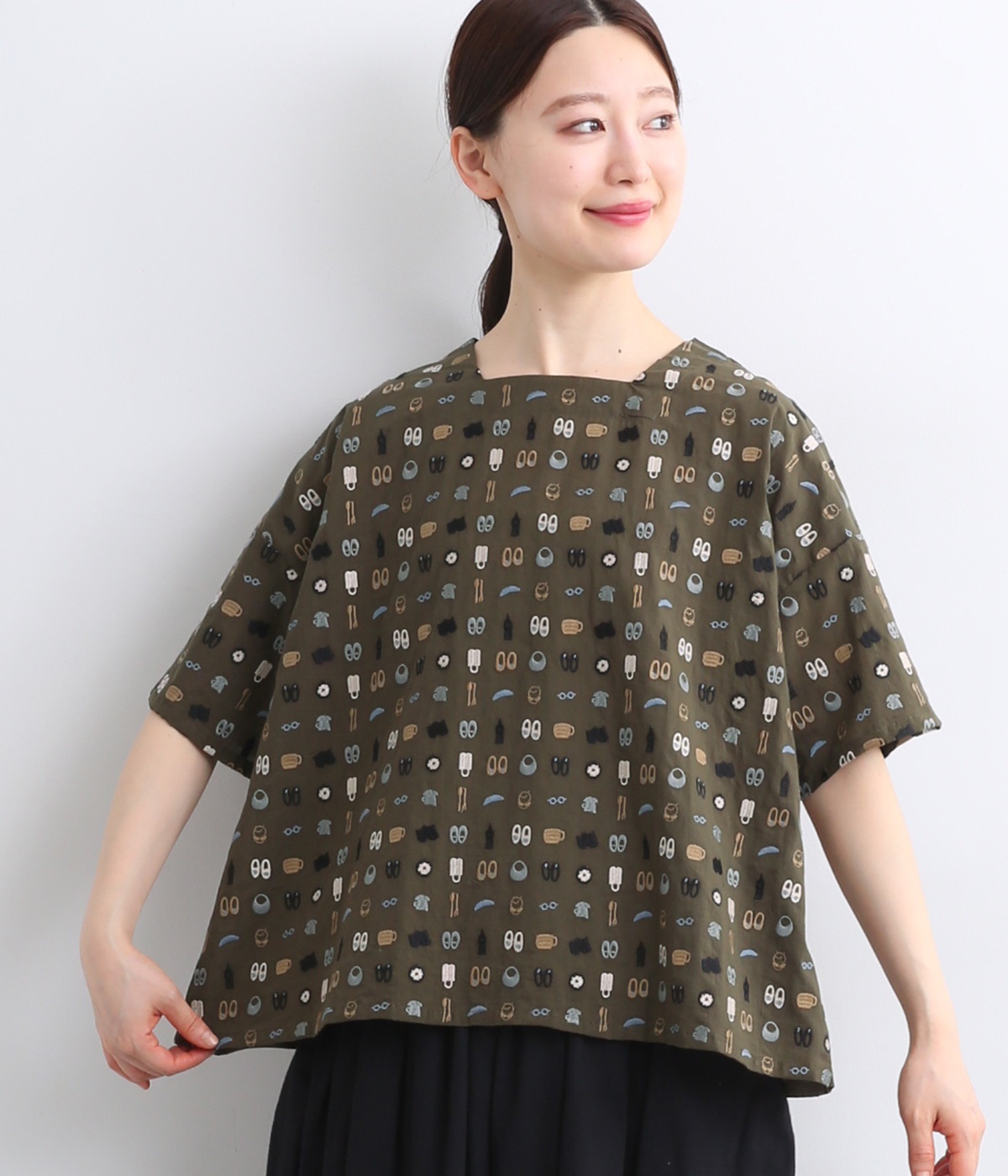 お出かけ総柄刺繍スクエアネックブラウス(カーキ-ONESIZE)