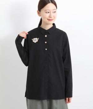 お花ブローチ付きシャツ(ブラック-F)