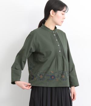 コットン布帛花パーツ刺繍ブラウス(グリーン-F)