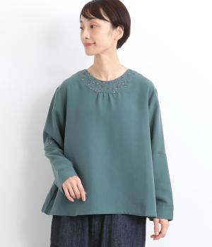 ソフトスラブテンセルスプラウト刺繍ブラウス