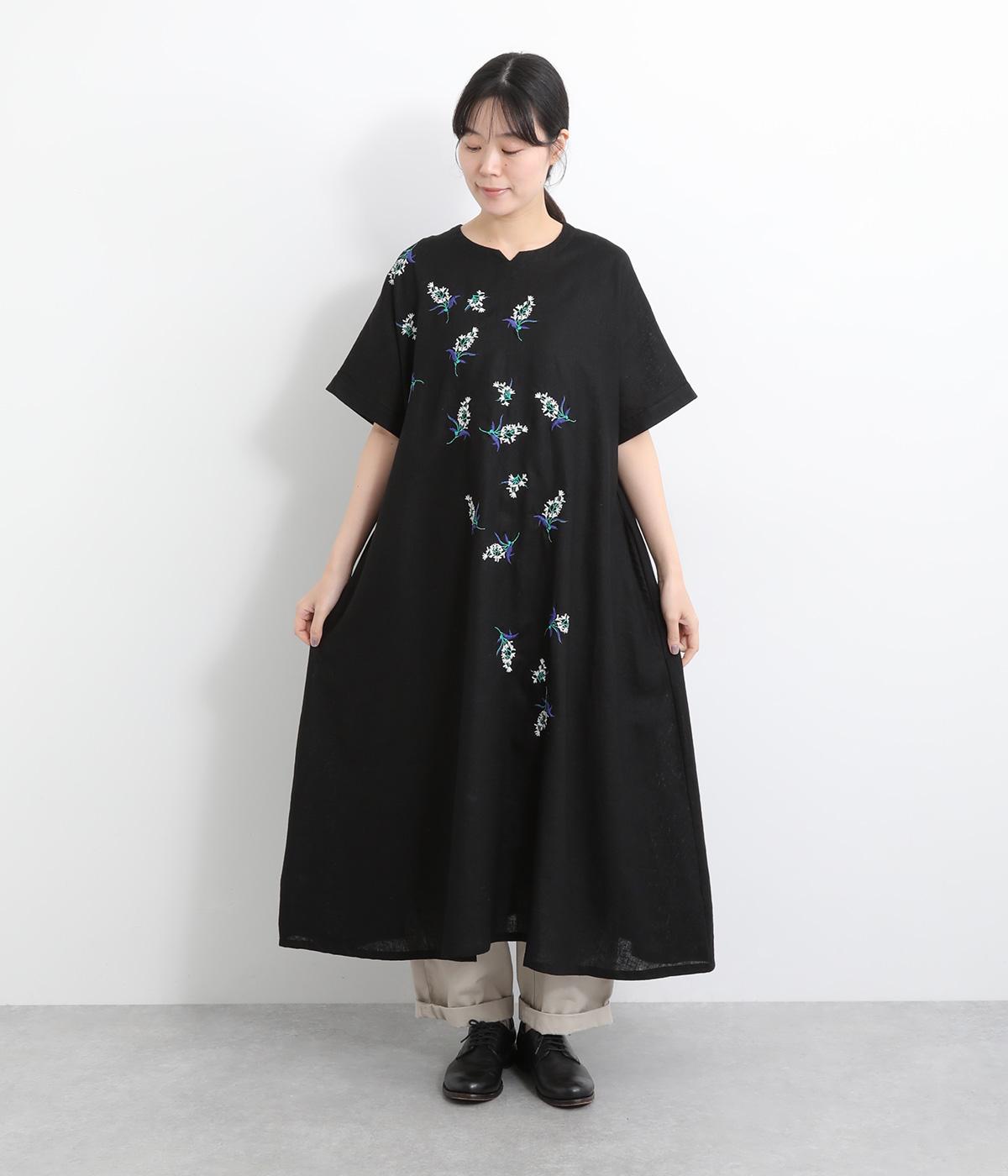 スリットネック花刺繍ワンピース(ブラック-F)
