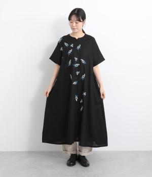 スリットネック花刺繍ワンピース(ブラック-F)