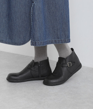 ベルトショートブーツ