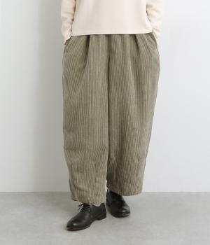 太いコーデュロイパンツ