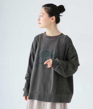 ピグメント裏毛シャーリングロゴプルオーバー(チャコール-F)