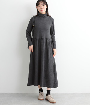 接結カットソータートルネックワンピース