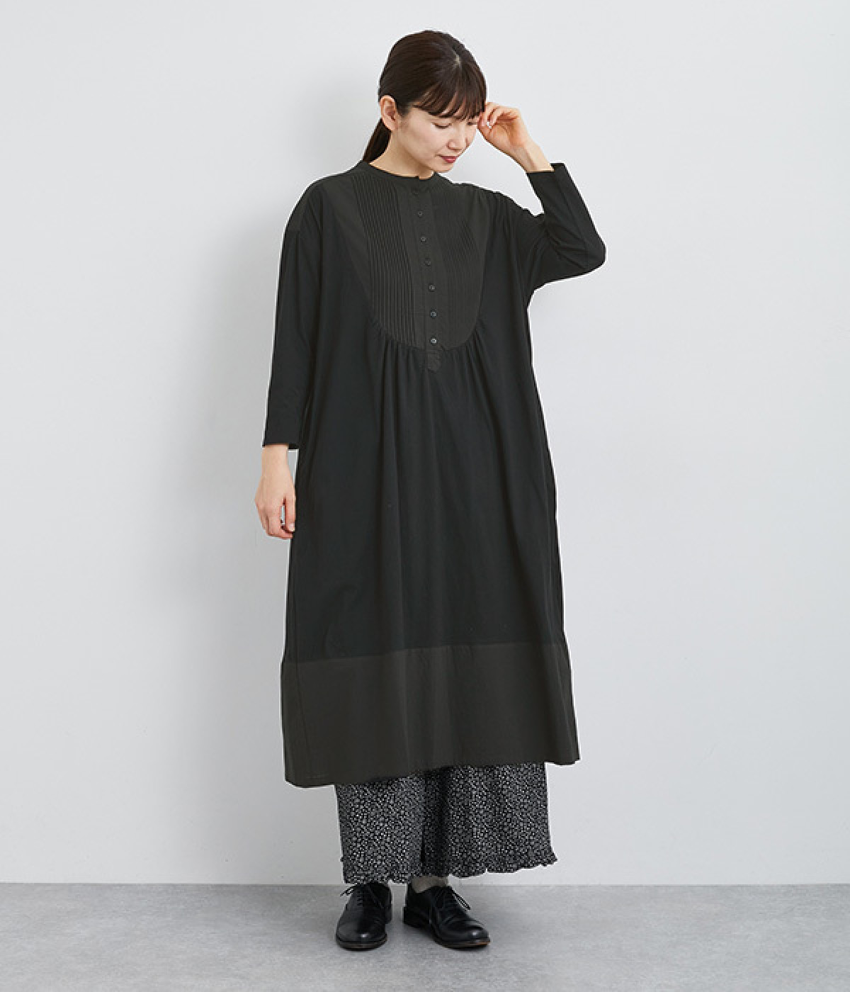 サンサンタ様【極美品】HARDY NOIR ボトルネックコクーンワンピ ゆったり OMNES】接触冷感レーヨンナイロンボトルネックフレアワンピース