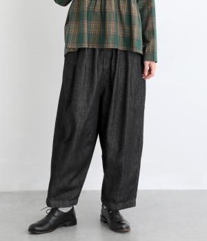 10ozコットン甘織デニム・ヒッコリー裾タックワイドパンツ(クロ-F)