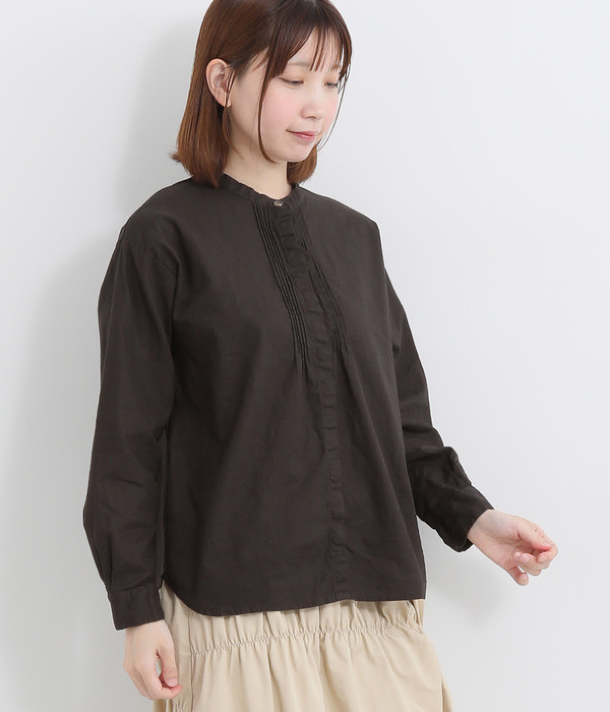 【tukuroi by SUN VALLEY】コットンリネン平織日本製品染ピンタックブラウス(ブラック-ONESIZE)