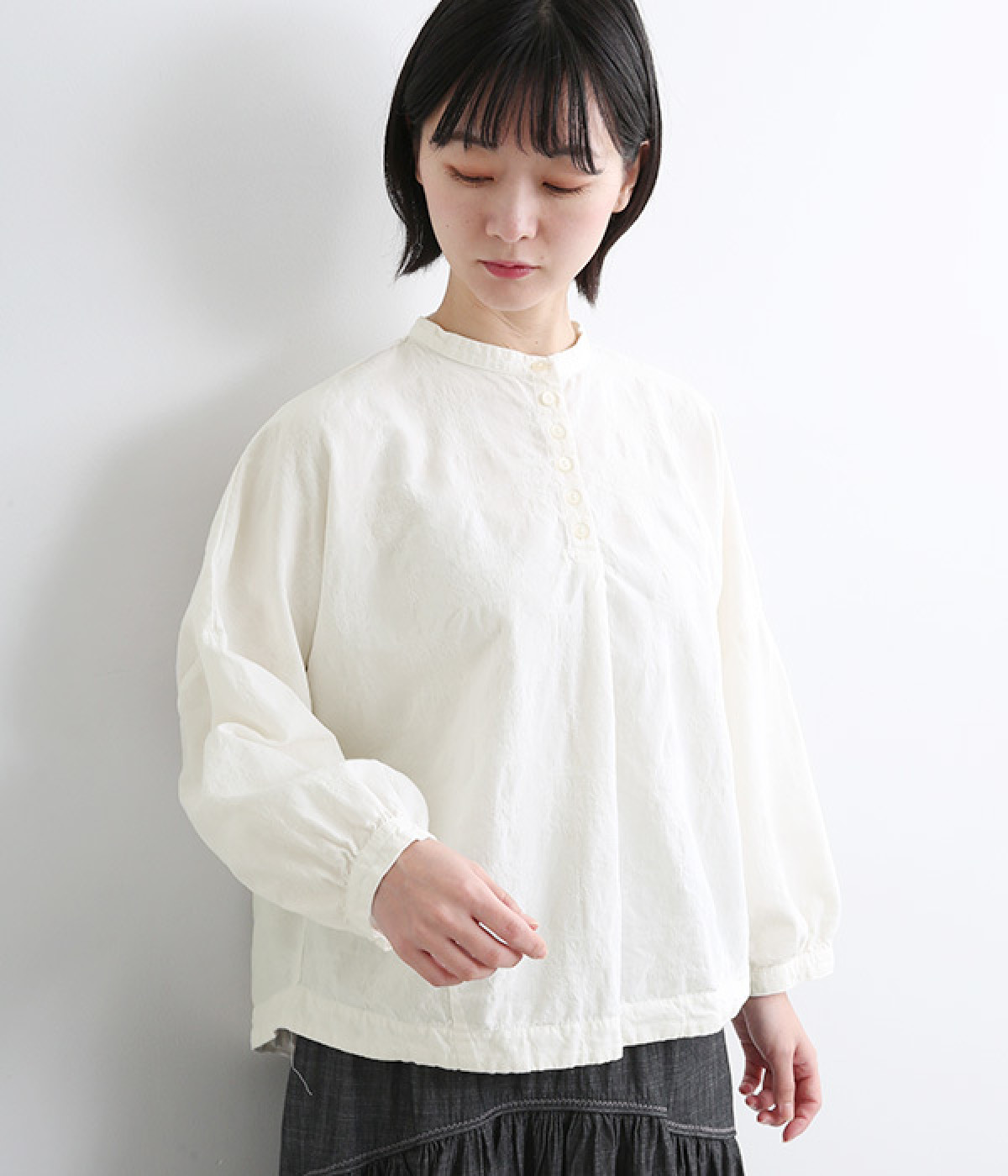 【tukuroi by SUN VALLEY】コットンジャカード日本製品染ドルマンブラウス(オフホワイト-ONESIZE)