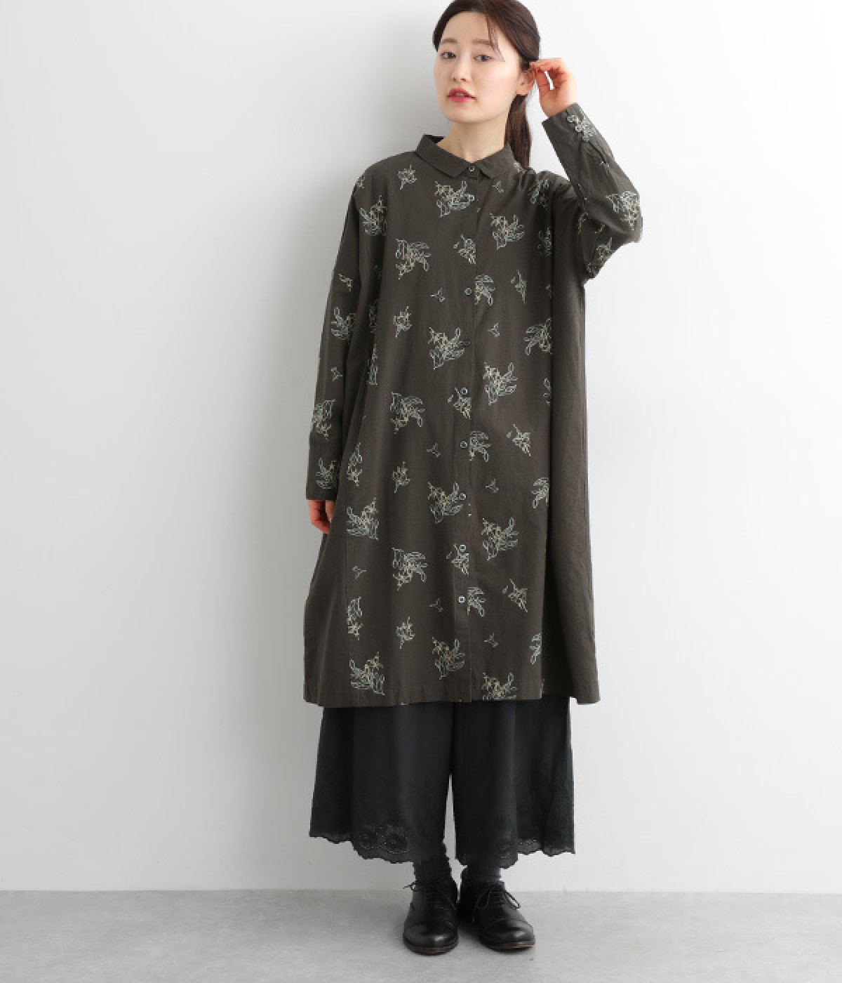 tukuroi by SUN VALLEY】コットンリネン平織総柄刺繍ワンピース