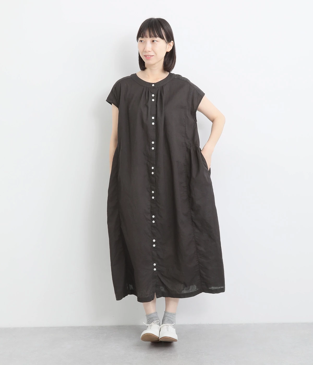 【tukuroi by SUN VALLEY】コットンリネン平織日本製品染　2wayギャザーワンピース(スミクロ-ONESIZE)