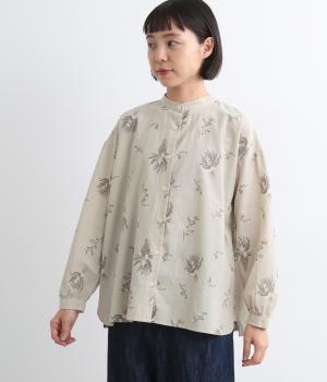 【tukuroi by SUN VALLEY】コットンリネン平織総柄刺繍　ラウンドヘムバンドカラーブラウス