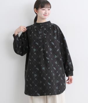 コットン平織起毛総柄プリントチュニックブラウス(クロ-F)