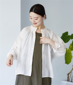 フラワーペイズリーブラウス