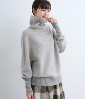 タートルネックニット配色プルオーバー