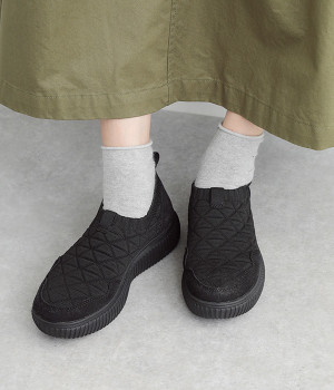 キルティング　スリッポンスニーカー(ブラック-M)