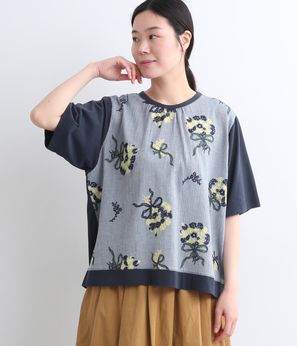 コットンリネンシャンブレースモールブーケット総刺繍+天竺カットソー(ブルー-ONESIZE)