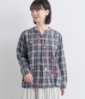 ＜アーティストコラボ　マツモトヨーコ＞コットンリネンチェック「居心地のいい部屋で」オンケミ刺繍ブラウス