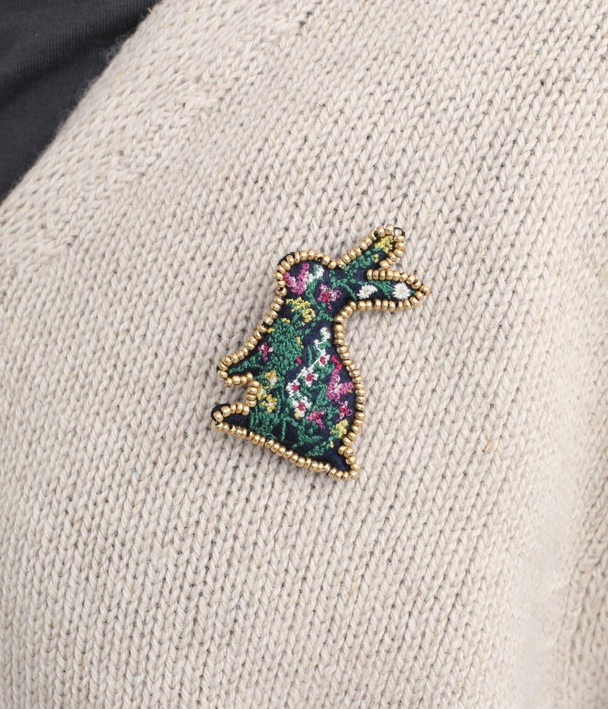 刺繍ブローチ｢ウサギ｣(ネイビー-F)