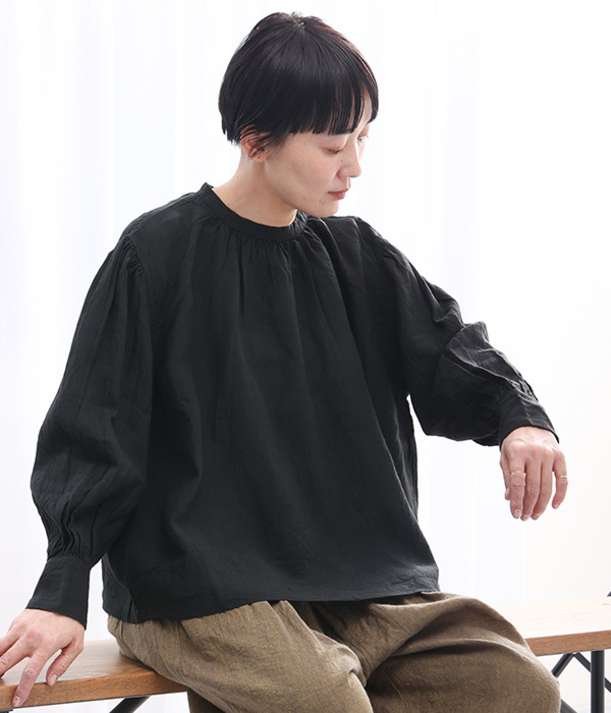 リネン　バンドカラーブラウス(ブラック-ONESIZE)