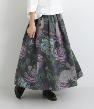 うさぎとフラワー柄スカート