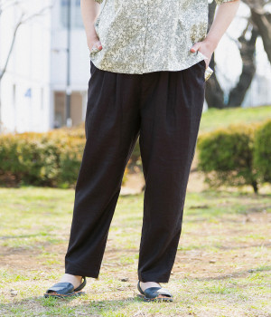 リネンレーヨンツイル　タックテーパードパンツ