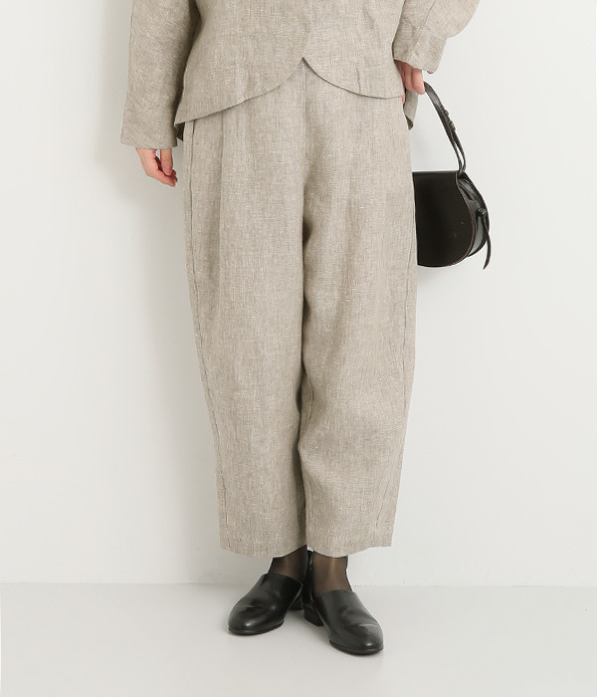 リネン平織りタックパンツ（blue willow）の商品詳細