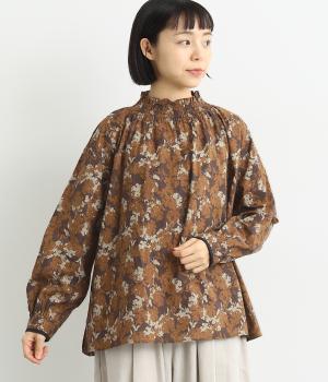 コットン細番手プリントシャーリングブラウス