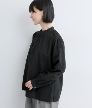 コットンリネン　肩レースハイネックブラウス(ブラック-F)