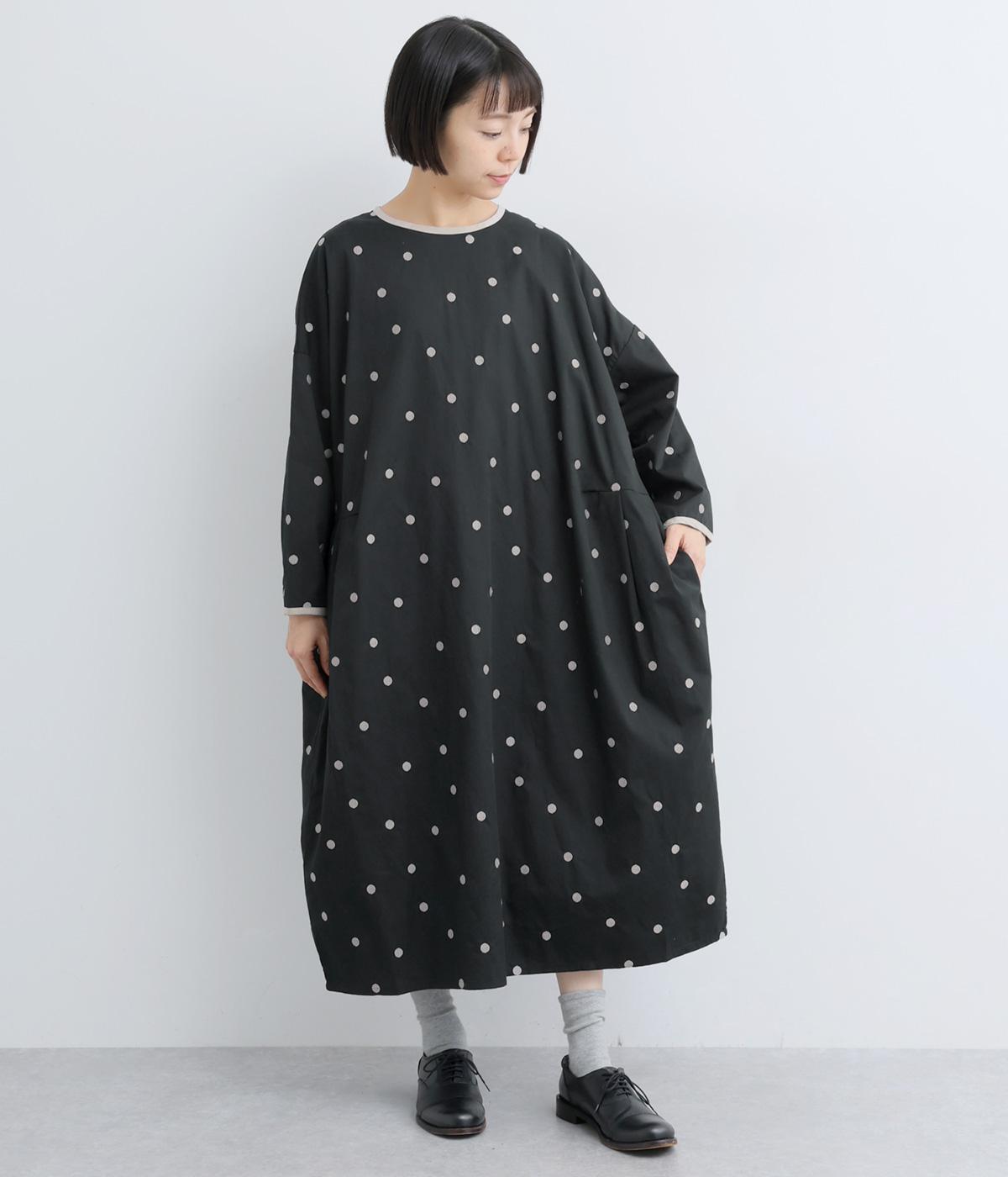コットン　ドット刺繍コクーンワンピース(ブラック-F)