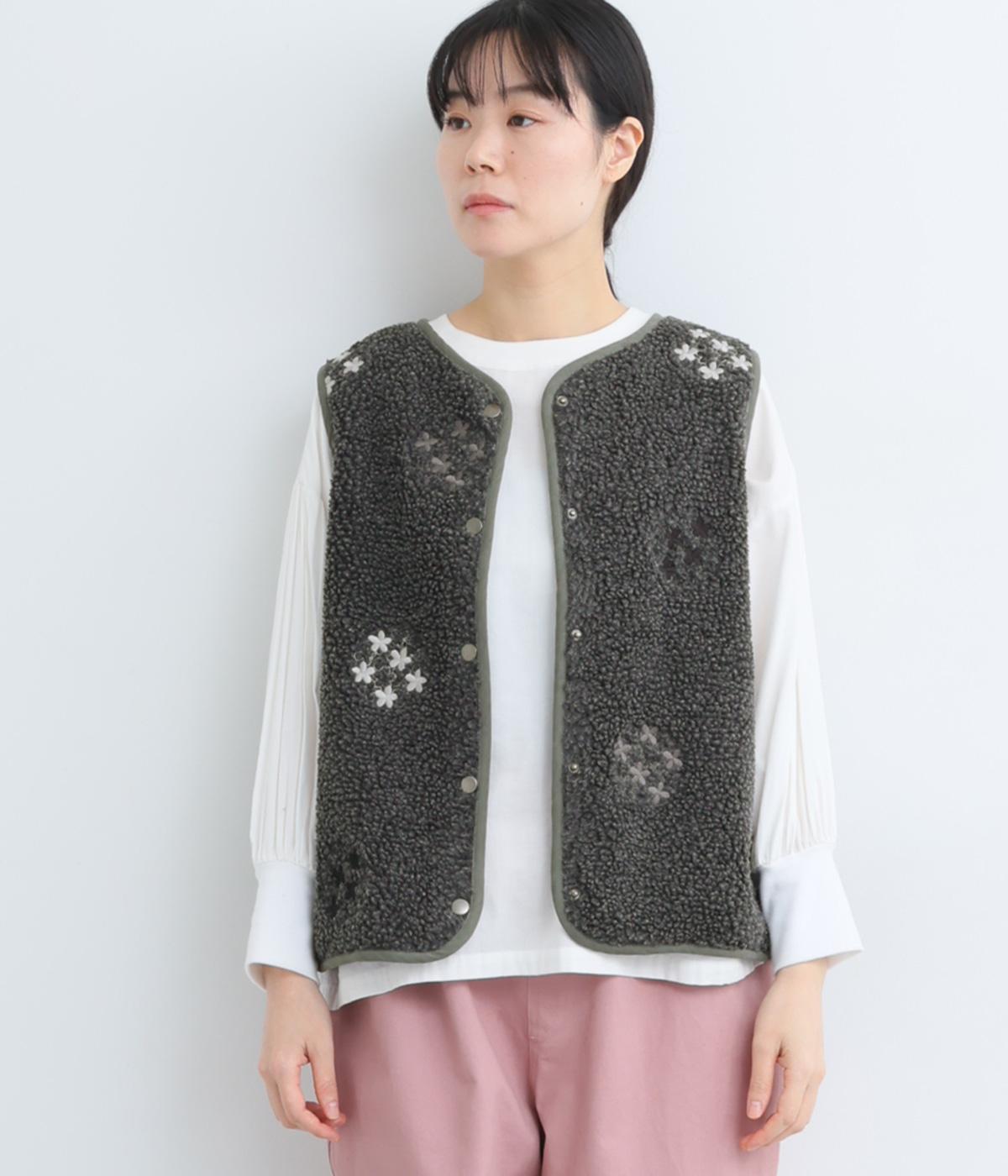 マークアンドロナ 中綿入り ボア ベスト 40サイズ 2022年モデル 超美品 マークアンドロナ 中綿入り ボア ベスト 40サイズ 2022年モデル 超美品