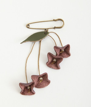 スズランブローチ