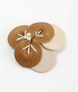 ビオラ　ブローチ