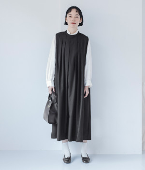 別注｜スタンドネックタックノースリーブワンピース(ブラック-ONESIZE)