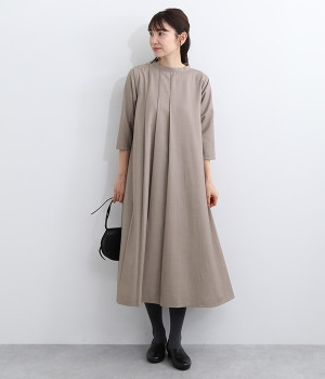 スタンドネックアシンメトリープリーツワンピース(グレージュ-ONESIZE)
