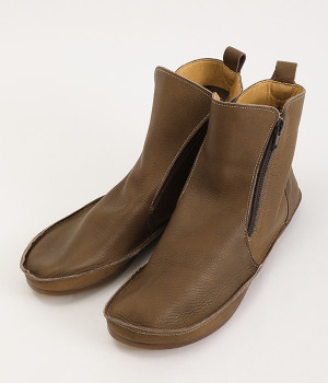 ファスナー付きブーツ