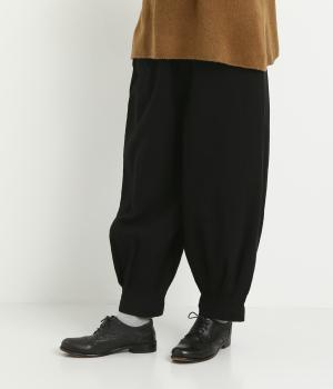 コットンリネンダブルガーゼ裾タックパンツ(ブラック-F)