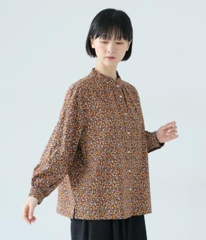表面変化　襟フリルシャツ(ブラウン花柄-L)
