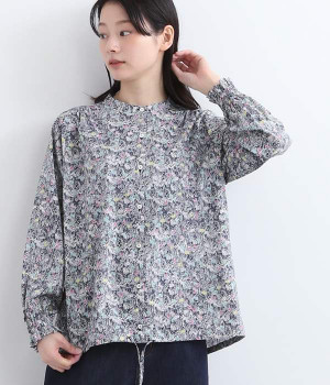 リバティプリント　裾ドロストブラウス(ネイビー-ONESIZE)