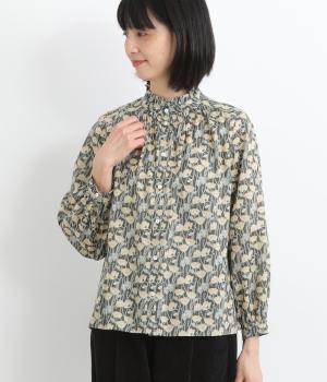 LIBERTYタナローンフリル襟ゴムシャーリングブラウス(チャコール×EritoPoppy-F)