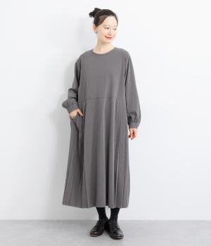 綾織ツイルクルーネックサイドプリーツワンピ―ス