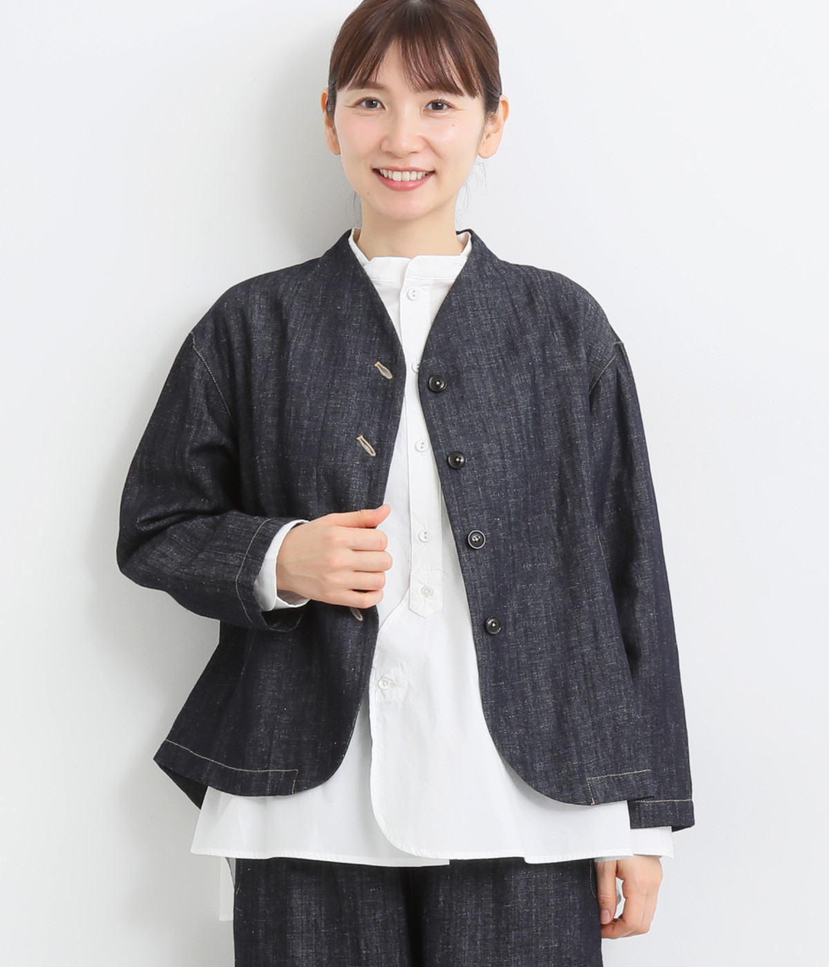 コットンリネンエルボーロゴ刺繍ノーカラージャケット（nop de