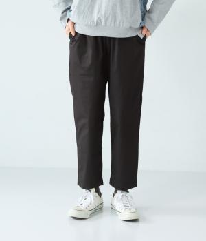 テーパードパンツ