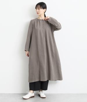 リトアニアリネンくるみ釦ノーカラーギャザーワンピース