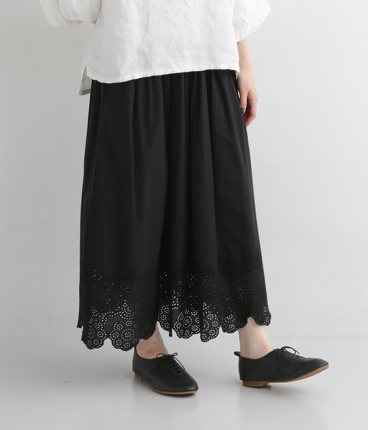 キャンブリック パネル刺繍8分丈スカート(ブラック-ONESIZE)