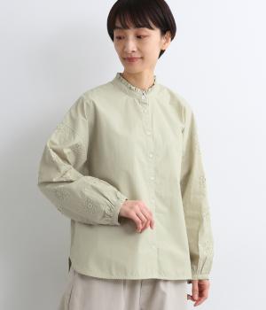 コットン布帛無地襟フリル付袖モチーフ刺繍入りブラウス(グリーン-F)