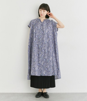 慈雨　花モチーフ　コットン　ポリエステル　総柄　ブラウン　ブルー 94c029c25fae4562ac4ce74a6ef059